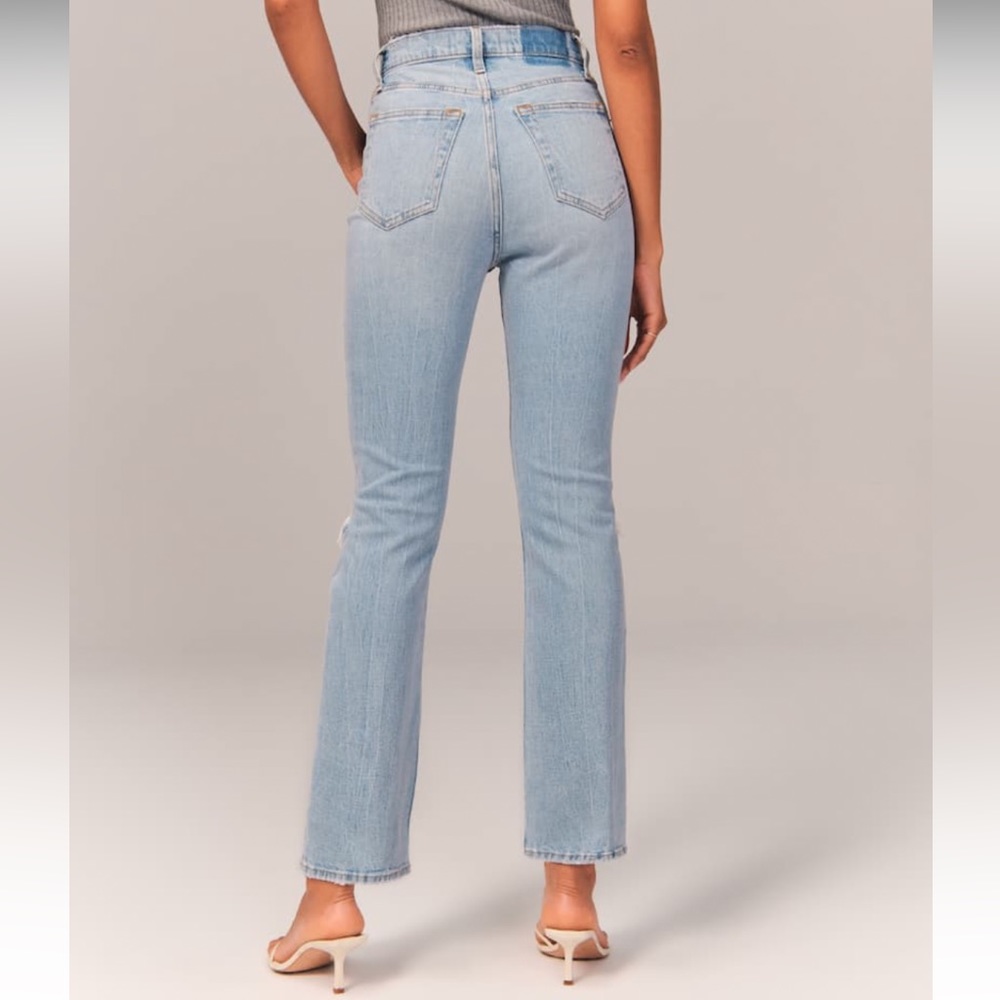 Abercrombie Ultra High Rise Ankle Straight Light Wash - Picture 2 of 5